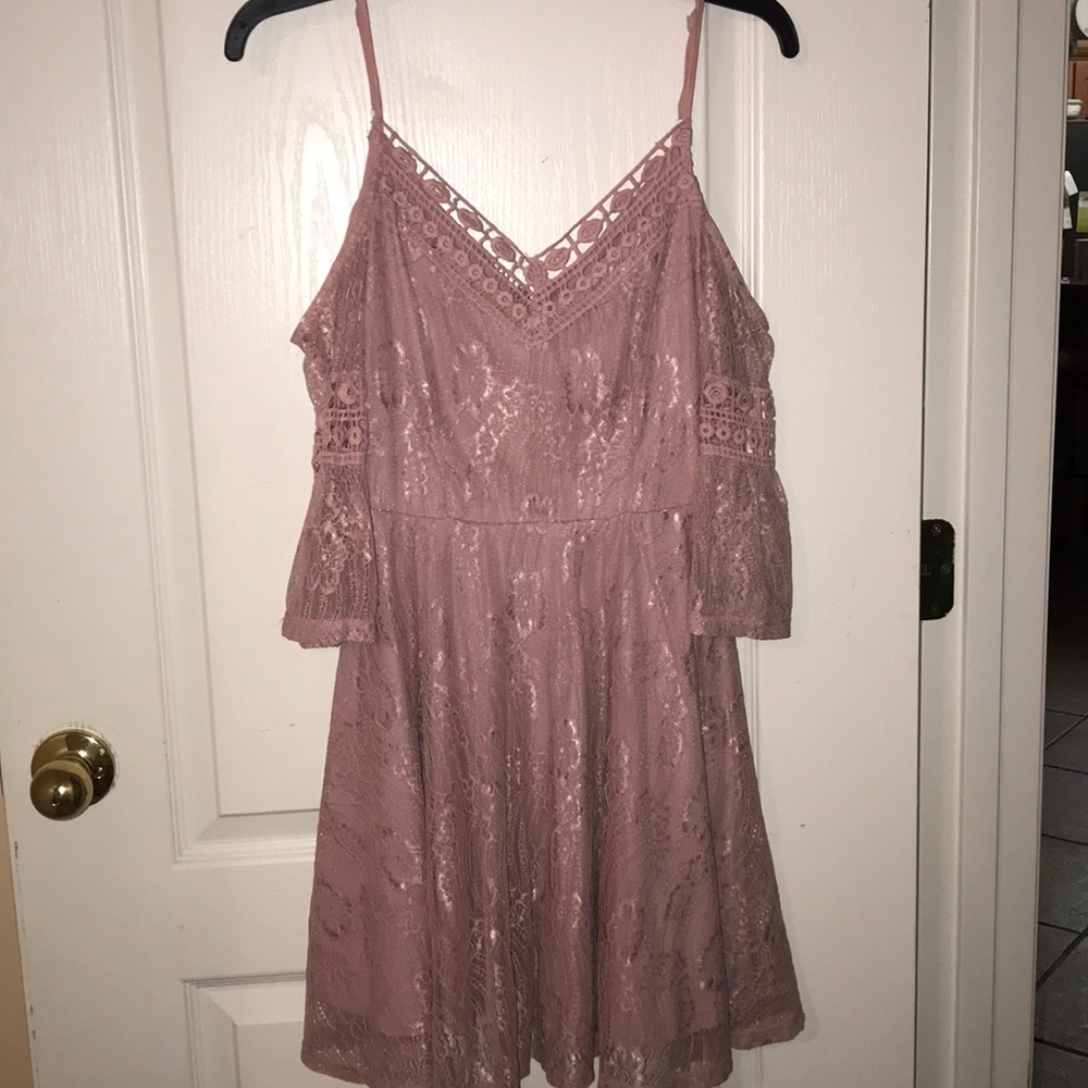 ❤️LACY OPEN SHOULDER DRESS❤️